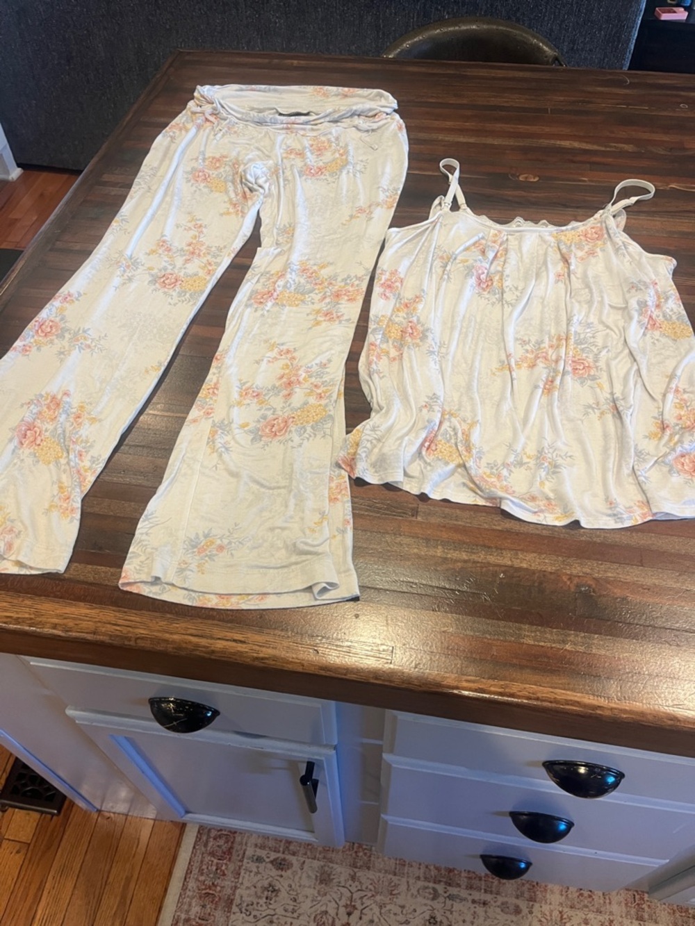 A Pea in the Pod Cream Satin Floral Cami & Pants Pajama Set